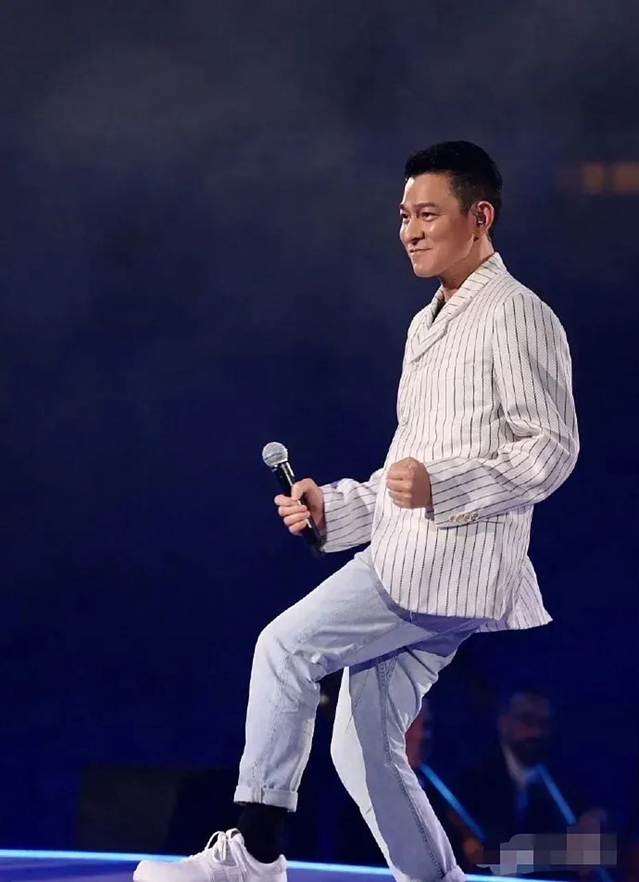 也只有刘德华才敢这样穿吧?