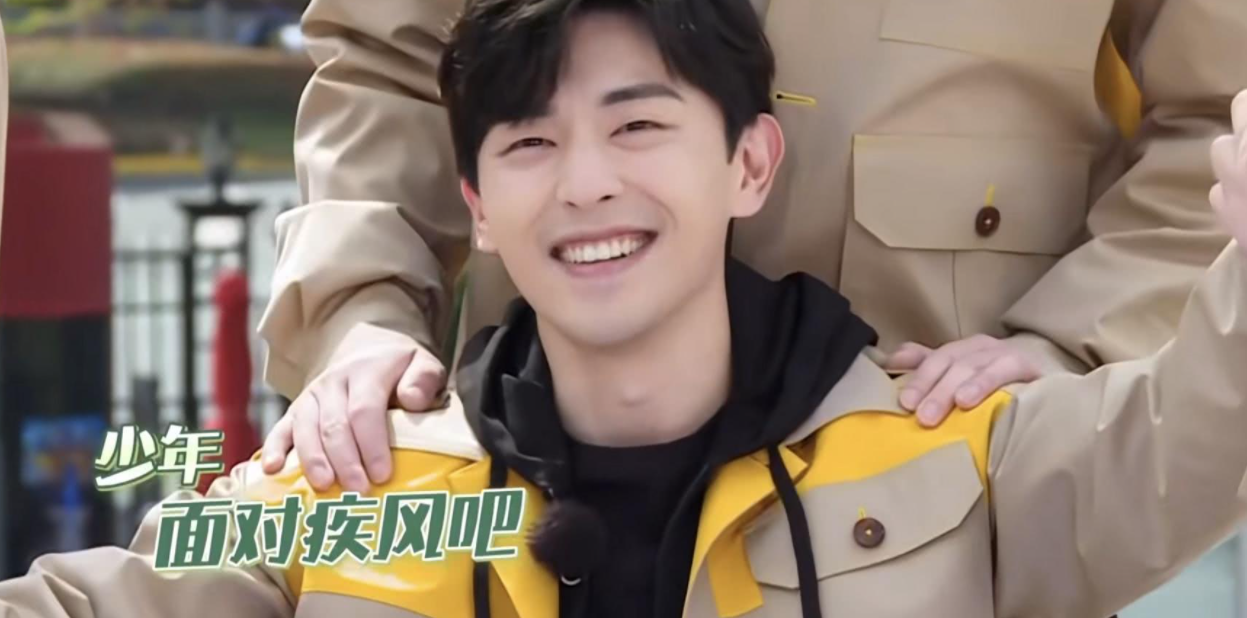 邓伦再度因为吸烟,引发热议 ,这已经不是第一次了