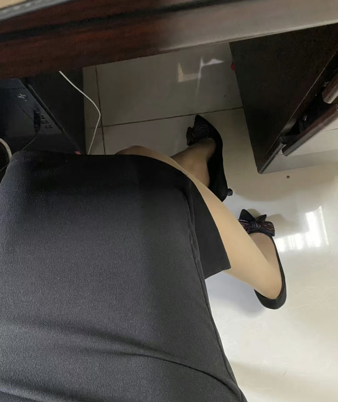 办公室#时尚穿搭# #美腿丝袜高跟鞋# #大长腿美女