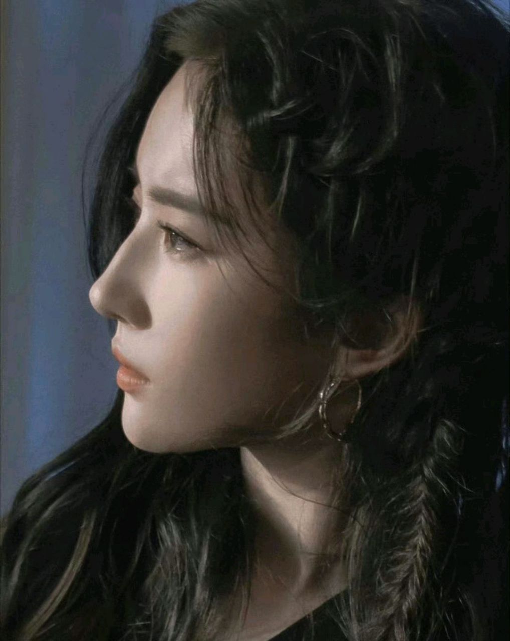 刘亦菲的鼻子是驼峰鼻,听说驼峰鼻的人感情不好