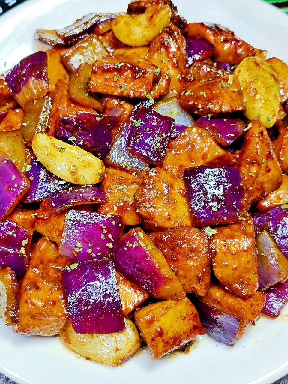 洋葱炒鸡胸肉,快乐减脂巨解馋 营养美味的洋葱炒鸡胸肉,做法超简单,鲜