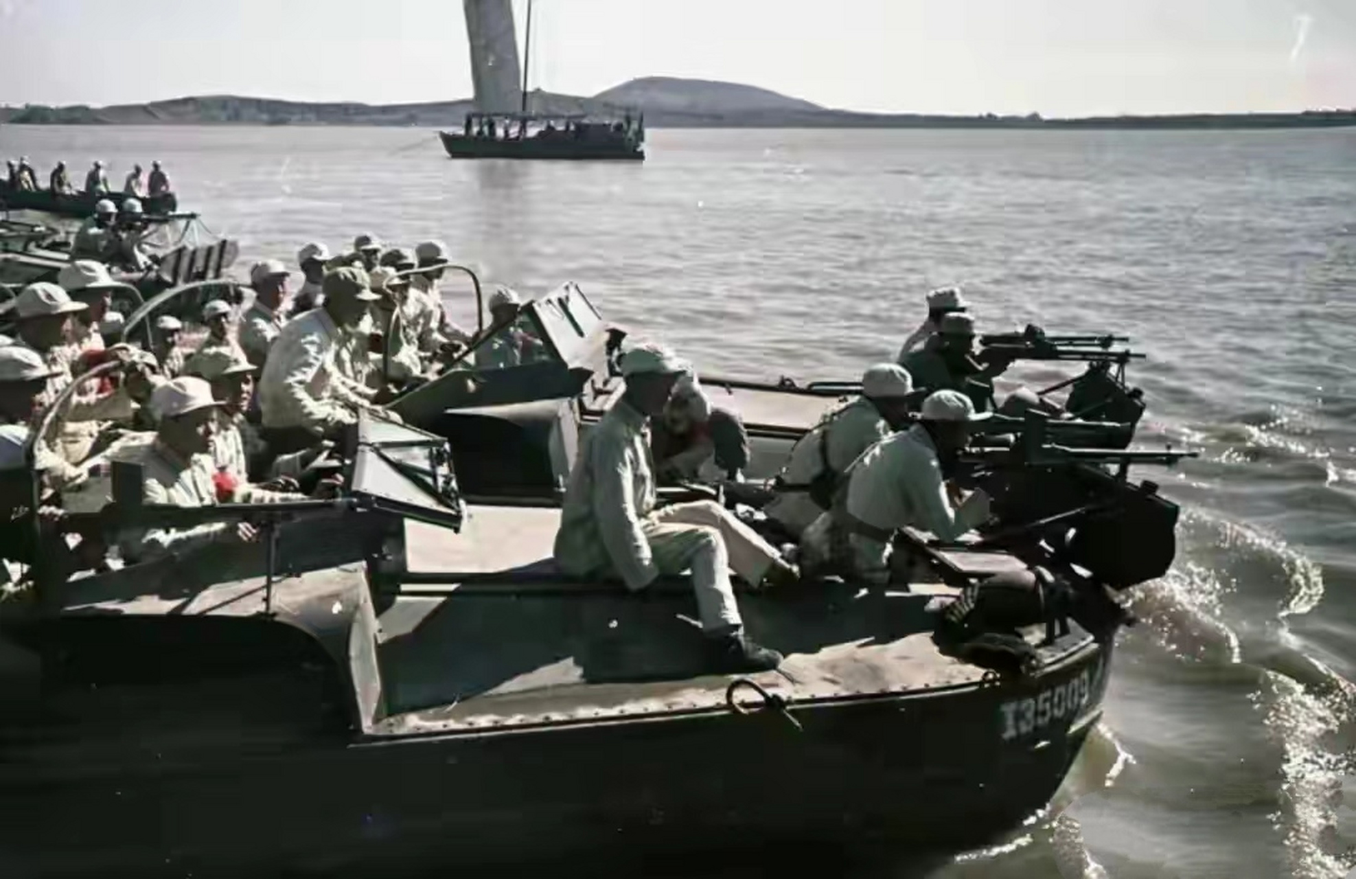 这是1949年,苏联记者跟拍的渡江战役.