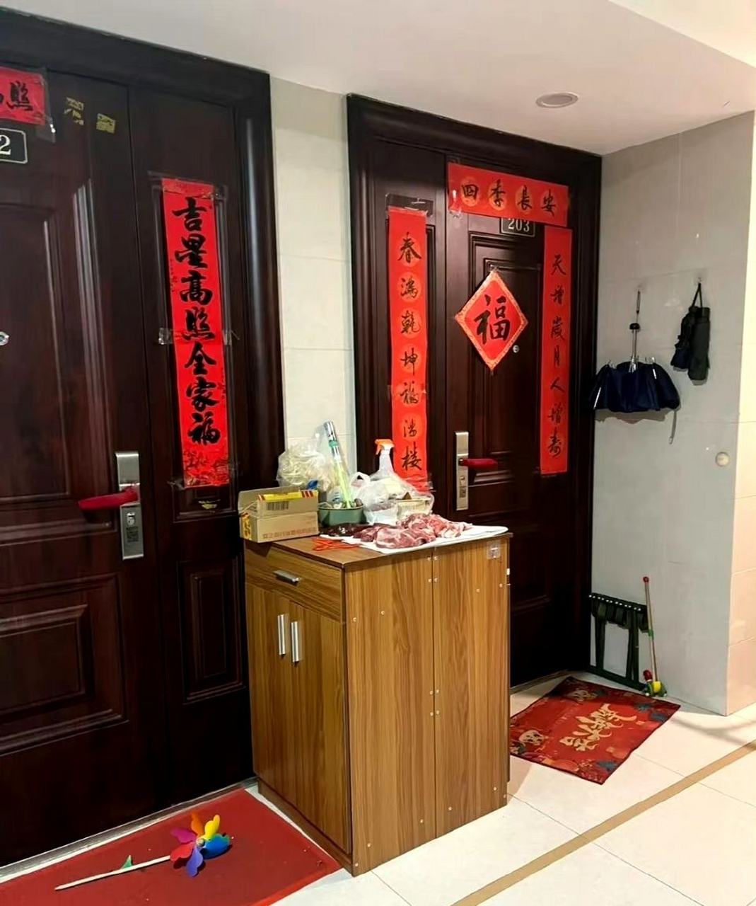 这隔壁家是什么意思,把肉放门口,是考验我呢?