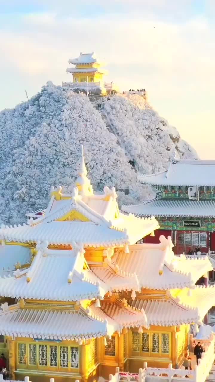 大雪过后,洛阳老君山的金顶景色尤@沐凡时光的动态