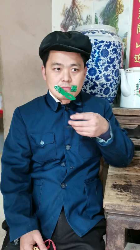 媳妇嫌我话多,叫我把嘴锁上-度小视