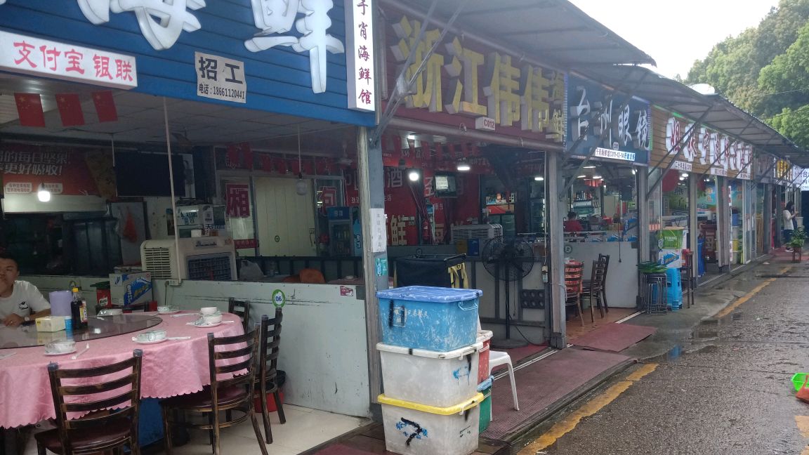 实拍海鲜大排档,那么高档一桌吃两千块钱,看看都有什么菜