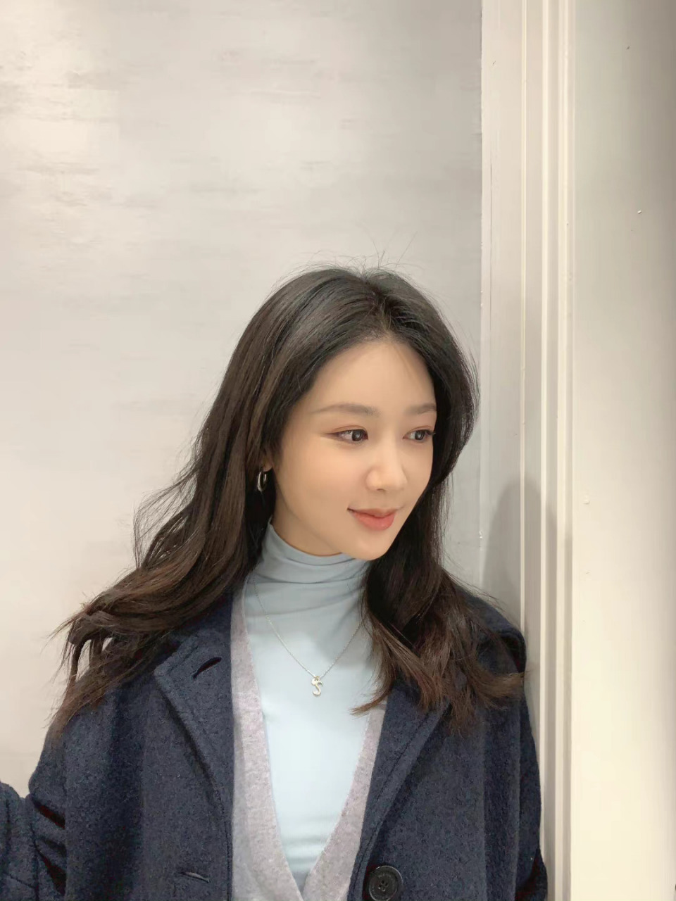 原来《家有儿女》里的雪儿已经长大了,杨紫的日常穿搭好有品位哦