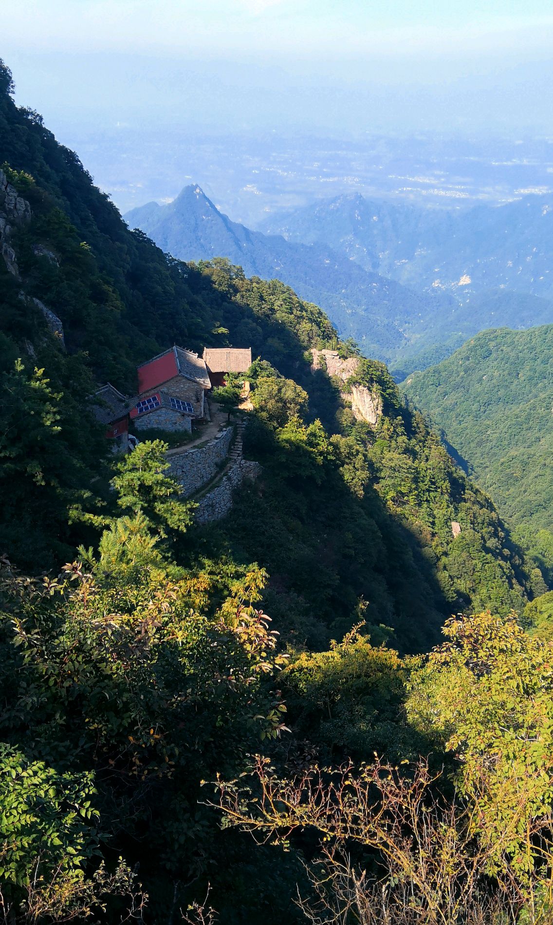 小伙周末跟驴友徒步秦岭太兴山,一路都是风景,直呼秦岭太美了!