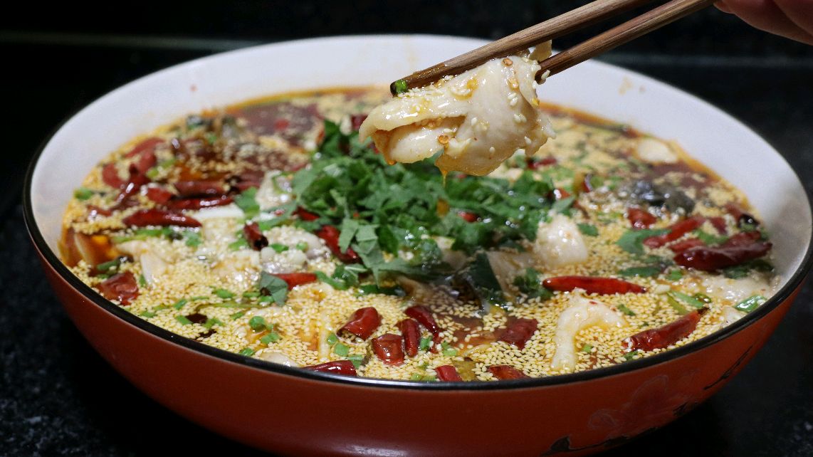 川菜师傅教你火爆成都“芝麻水煮鱼”,麻辣鲜香,芝麻香味浓郁