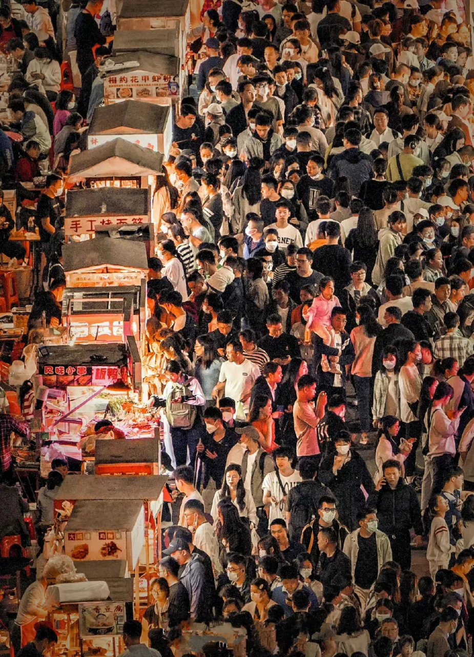 周末,深圳西乡坪洲某城中村.