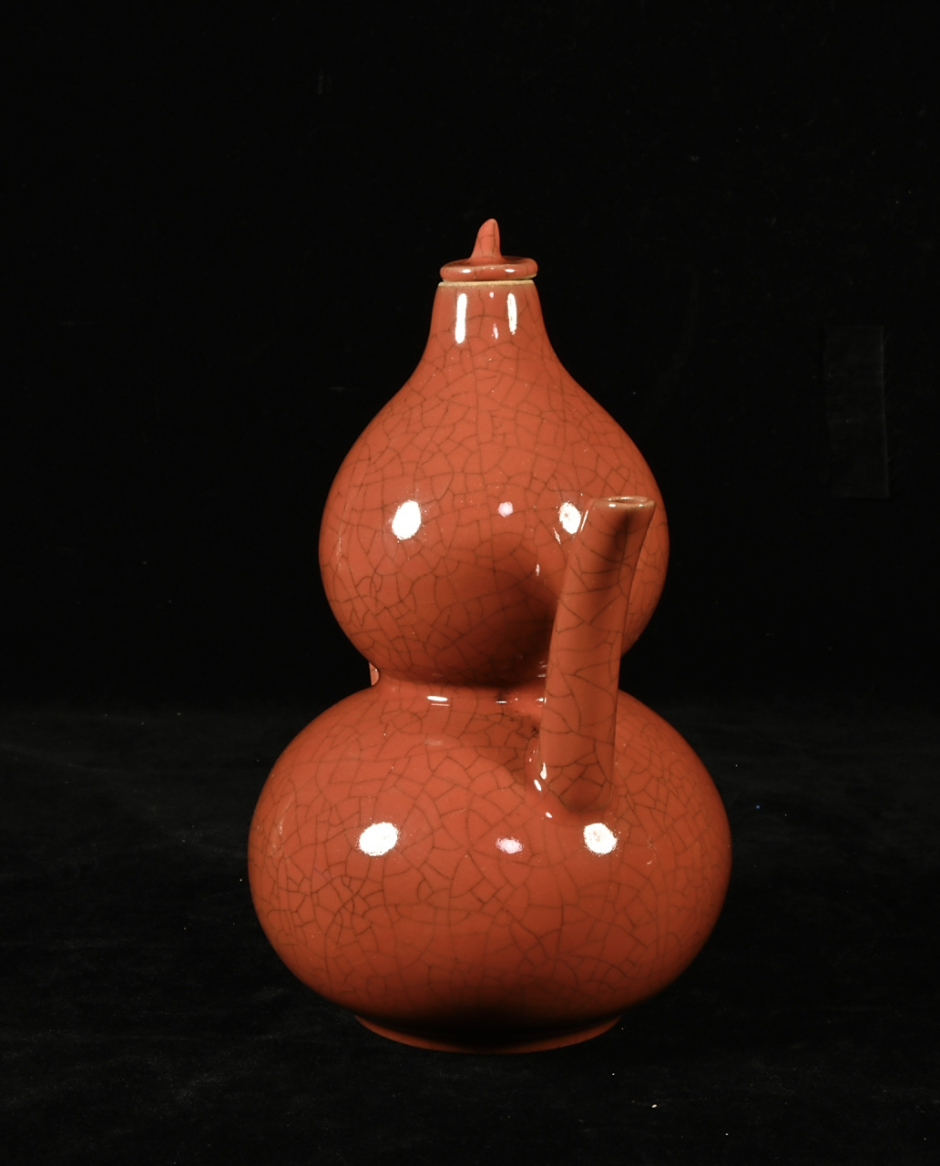 宋汝窑红釉青凉寺御制款葫芦壶,高16.5×13厘米