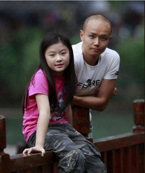 乐嘉:节目上与宁静争吵,靠女儿赚流量,他在不归路越走越远