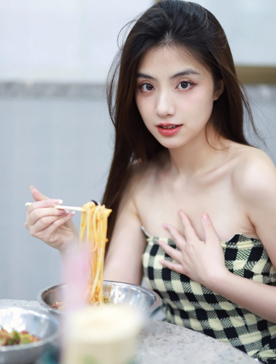 爱吃粉的广西美女[爱你],和性感美女小姐姐一起学日常时尚穿搭#旅行