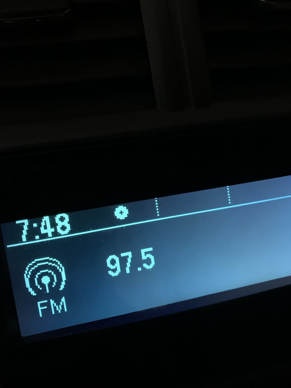 听了一会儿邓煌节目,简直搞笑.