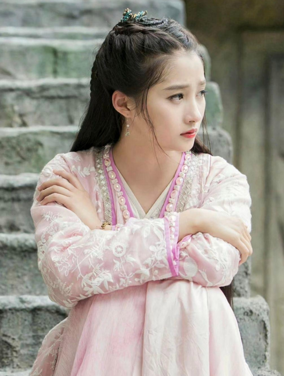 关晓彤这身粉衣古装造型好美,清新俏丽,温婉甜美,少女感十足!