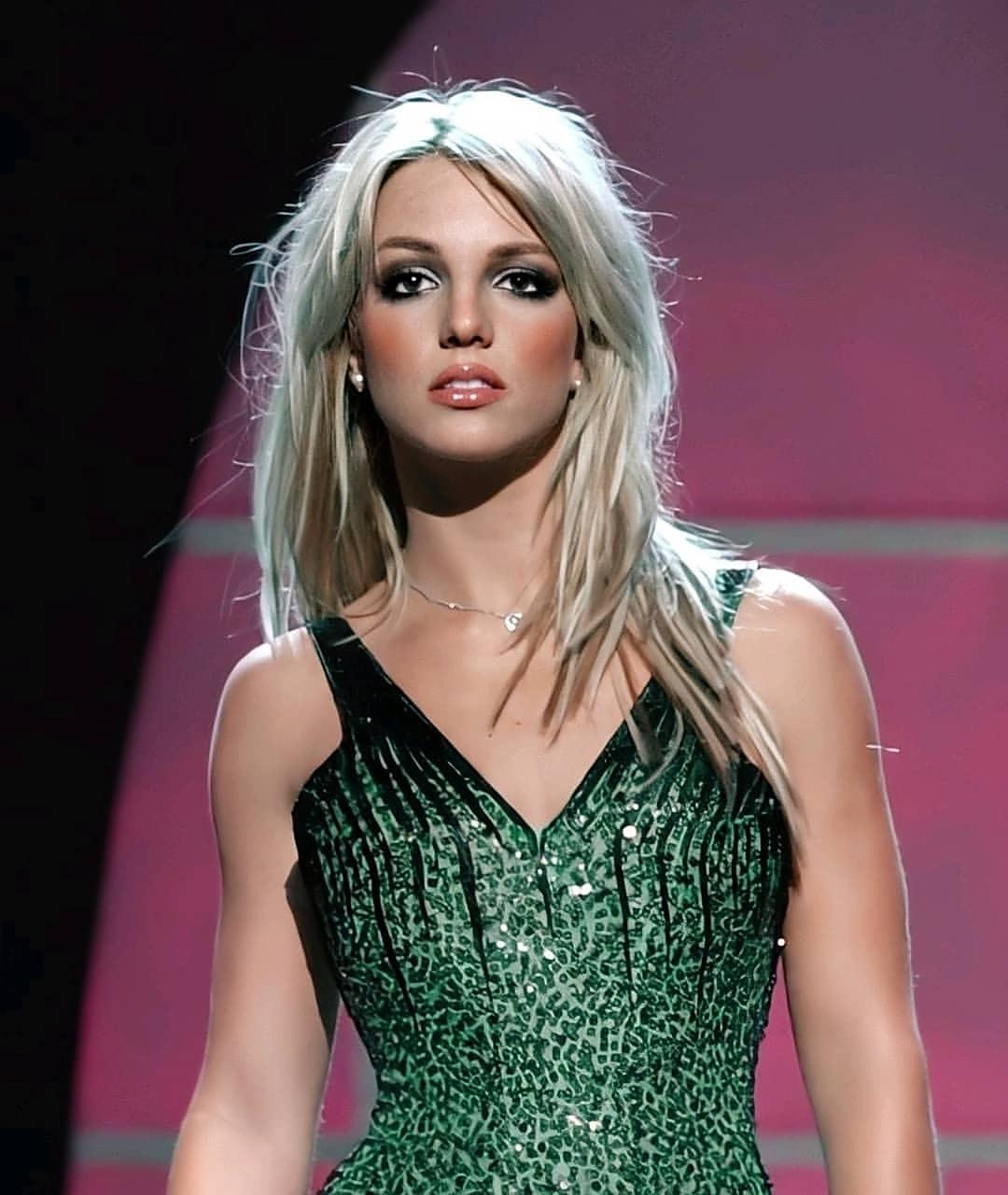 因小甜甜布兰妮狂po裸照太尴尬 儿子断联1年多搬家远离她  小甜甜