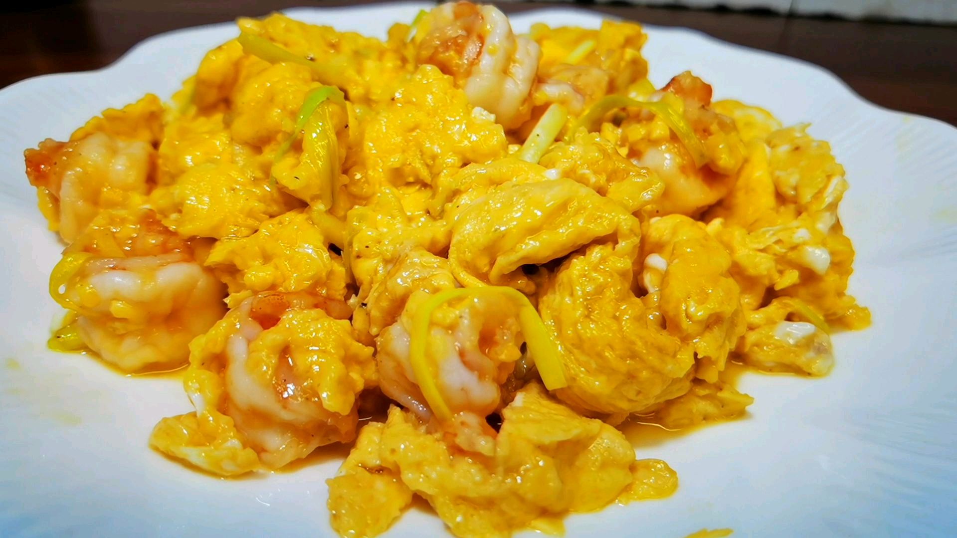 广式虾仁滑蛋的做法,口感嫩滑鲜香,做法简单又营养,真美味