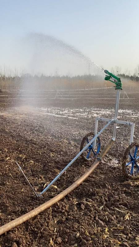 农民浇地神器一个小时一亩地一个人就可以操作简单方便
