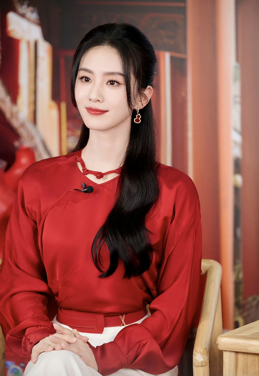 美女# 刘诗诗红色新中式穿法,人美穿什么都好看啊.