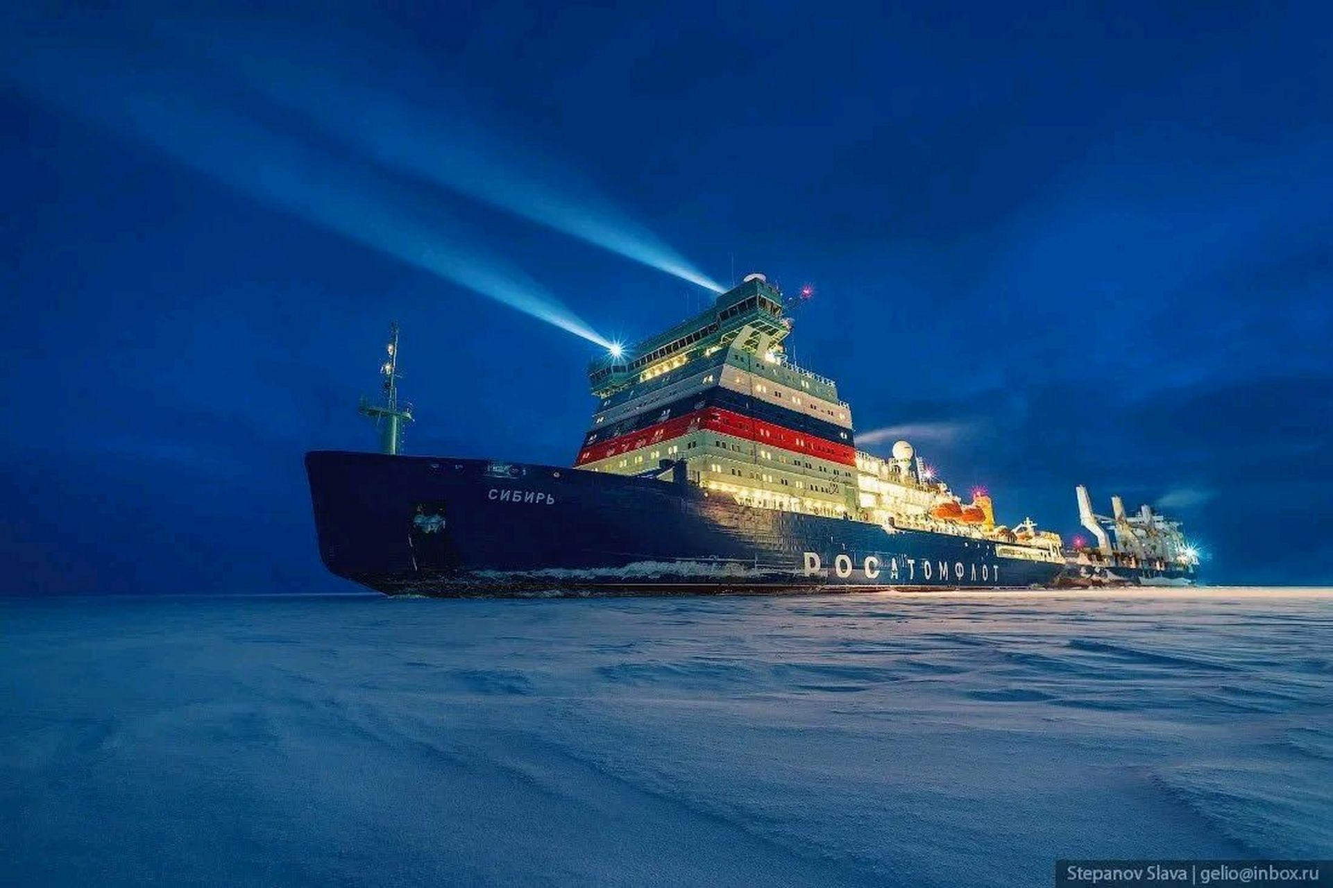 俄罗斯22220型核动力破冰船,排水量33450吨,可破3米厚的厚冰,是世界上