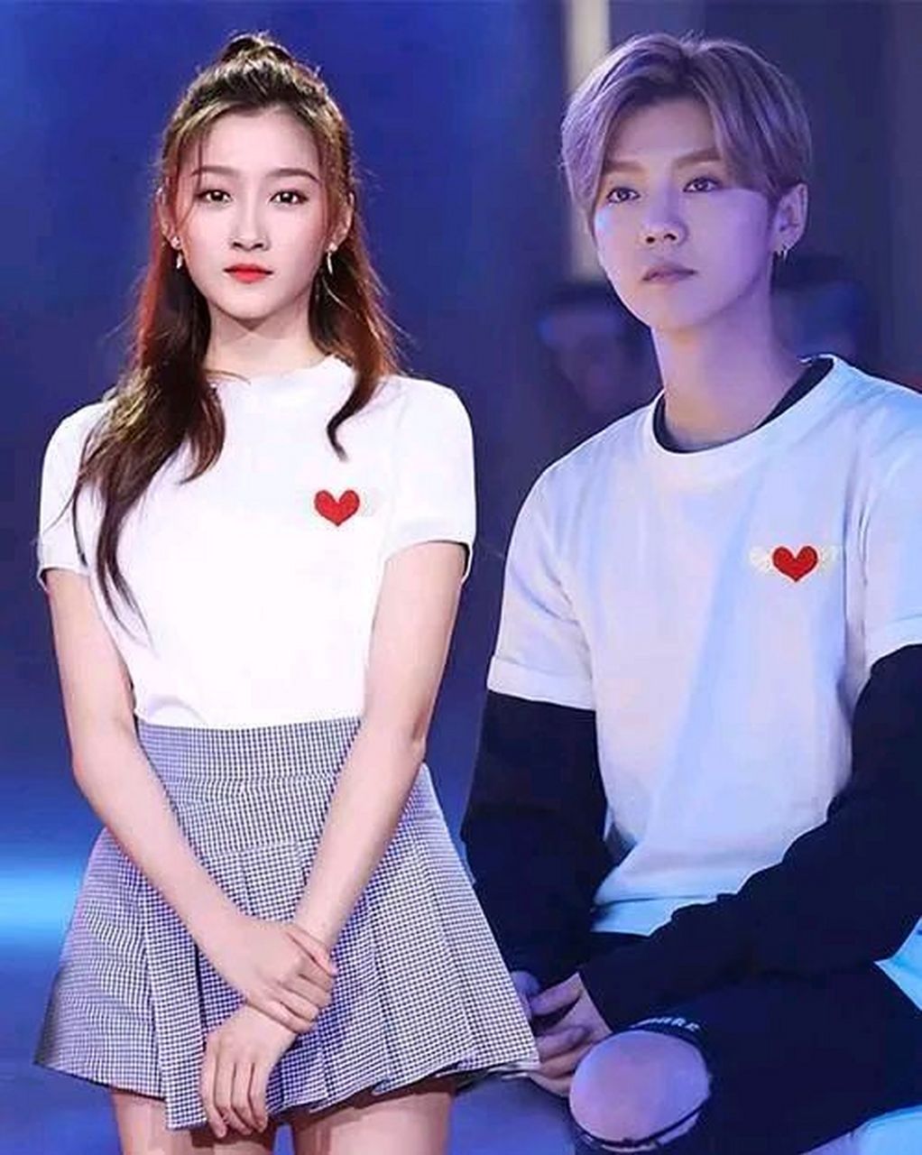 据说,关晓彤的家人曾经不同意两人领证,但是鹿晗一直坚定地支除她