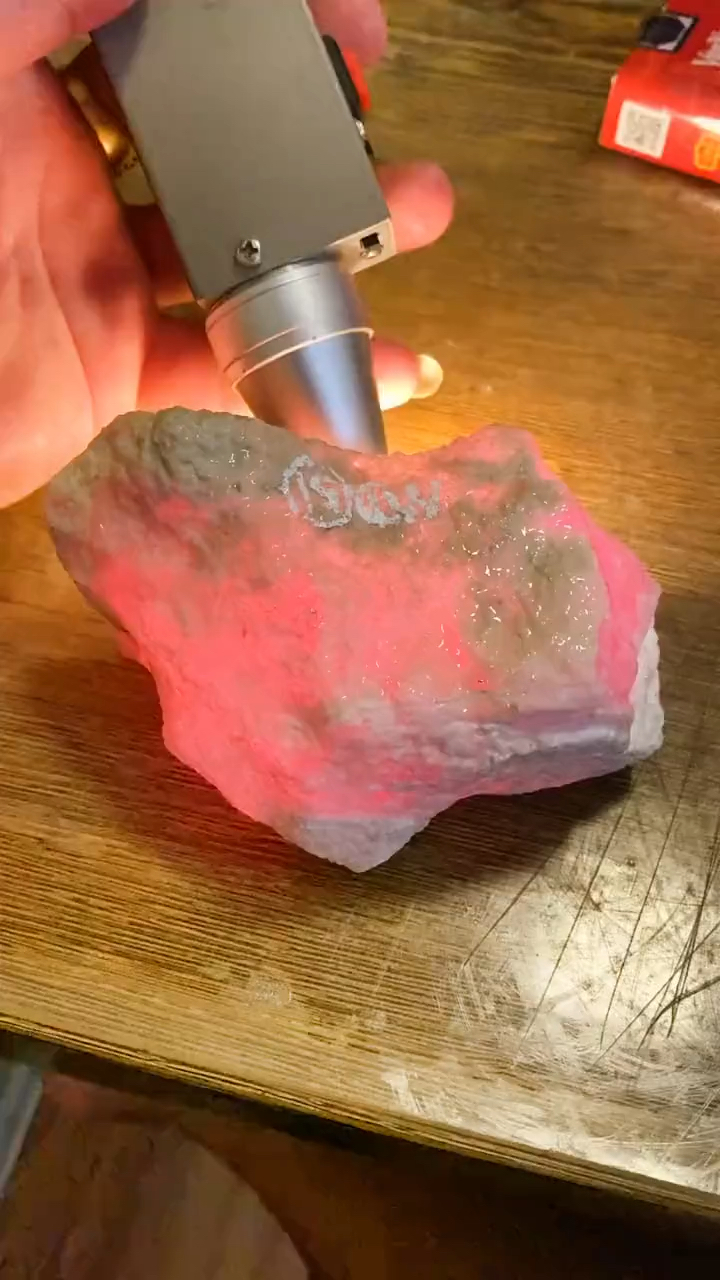 高种水桃花春翡翠原石!