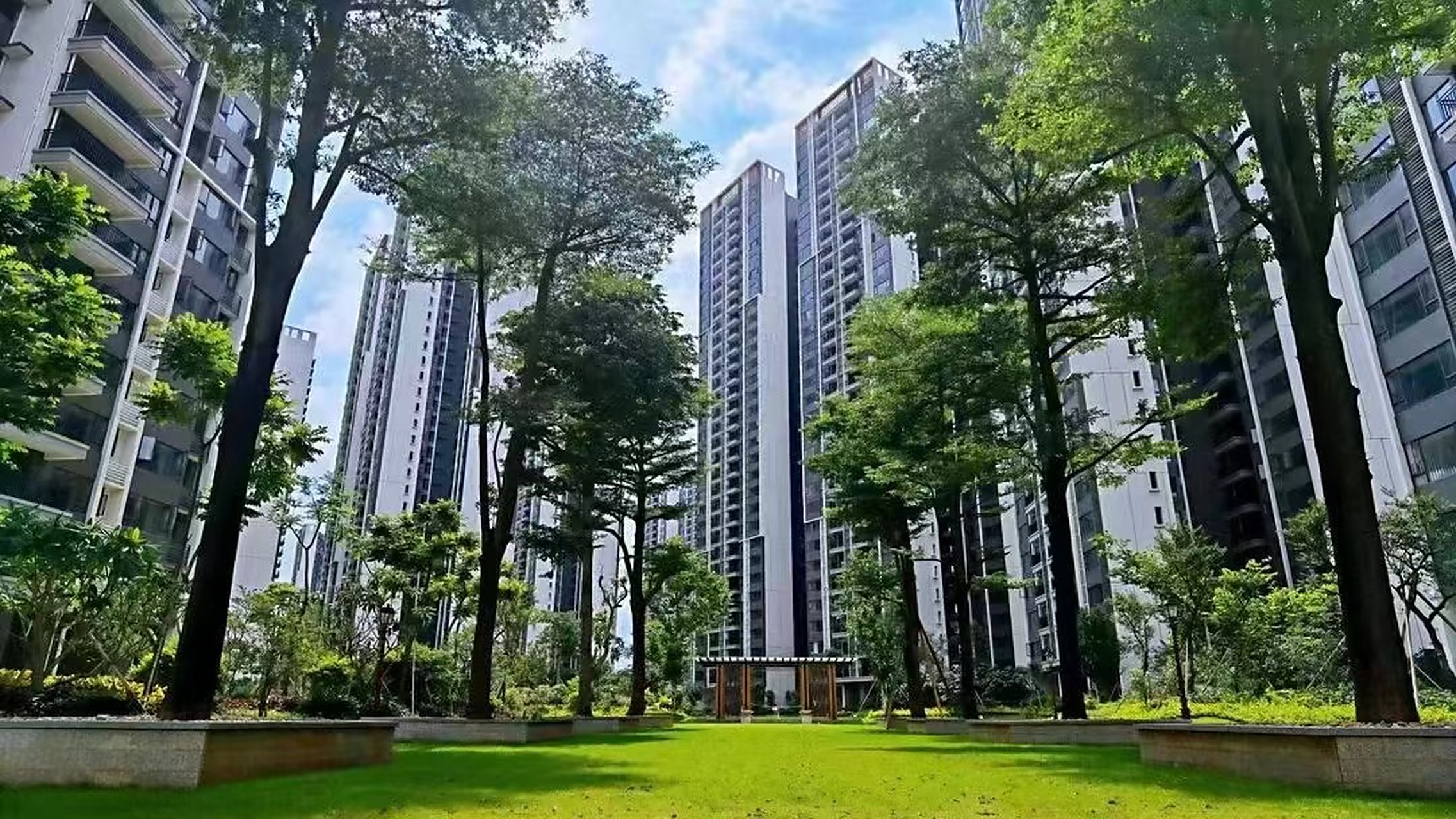 佛山网红盘,保利御江南,位于佛山三水西南街道旁.