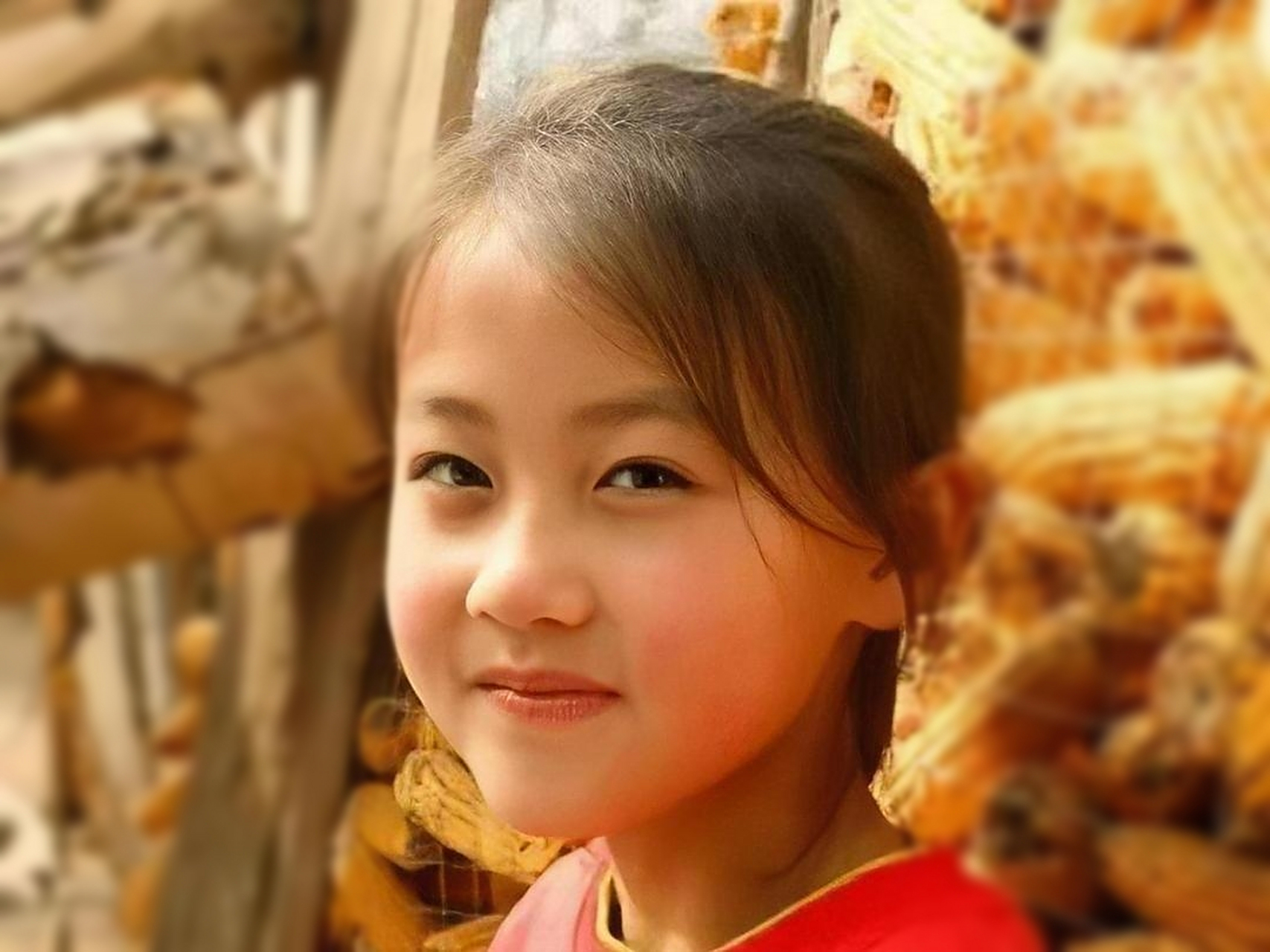 昔日,一位7岁的宁夏小姑娘因为微笑走红网络,星探公司蜂拥而至,有的