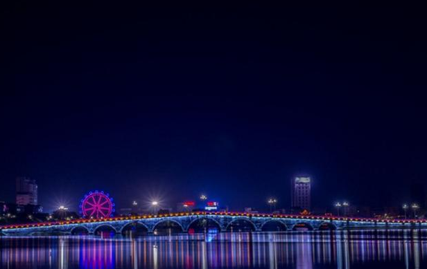 高唐著名的建筑,九孔玉带桥很壮观,如果来到这里就去走一走