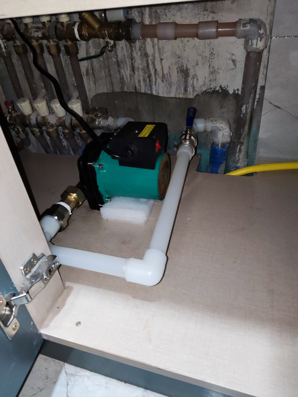 安装地暖循环泵