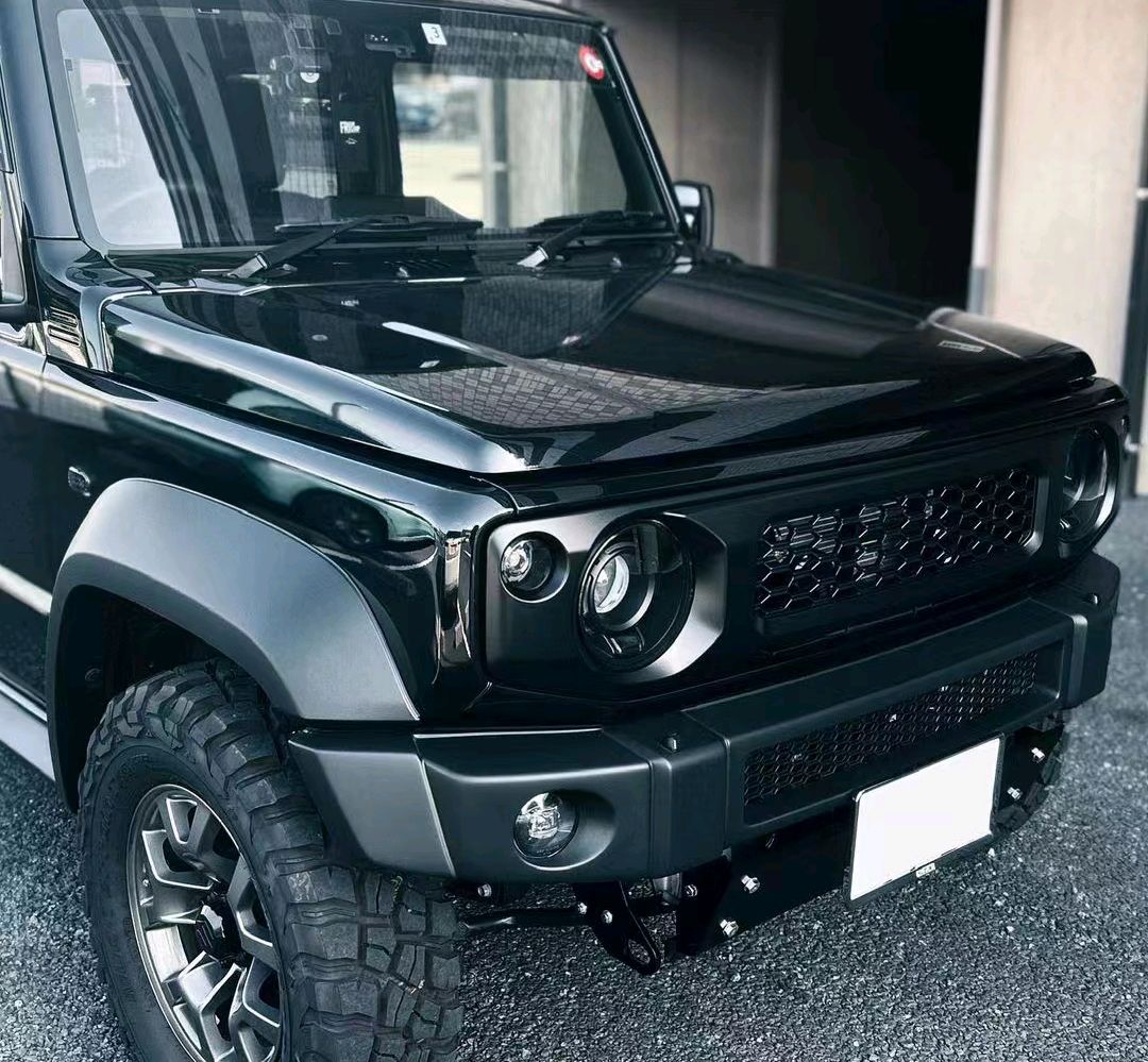 全新铃木吉姆尼:越野之旅的理想伙伴,黑武士风格涂装更显霸气