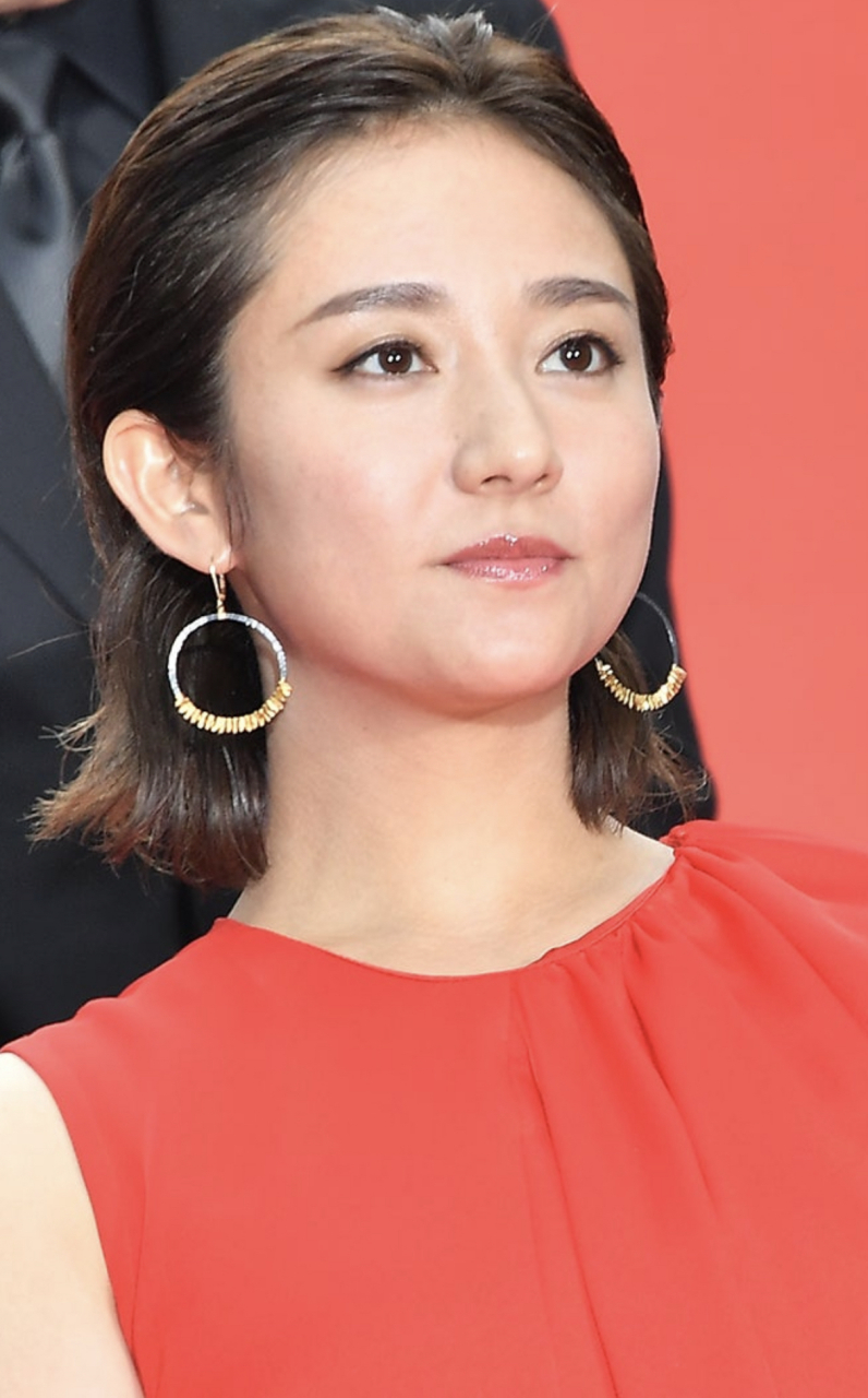 7月份刚刚做了妈妈的木村文乃,今年36岁,算起来,她已经出道二十年了.