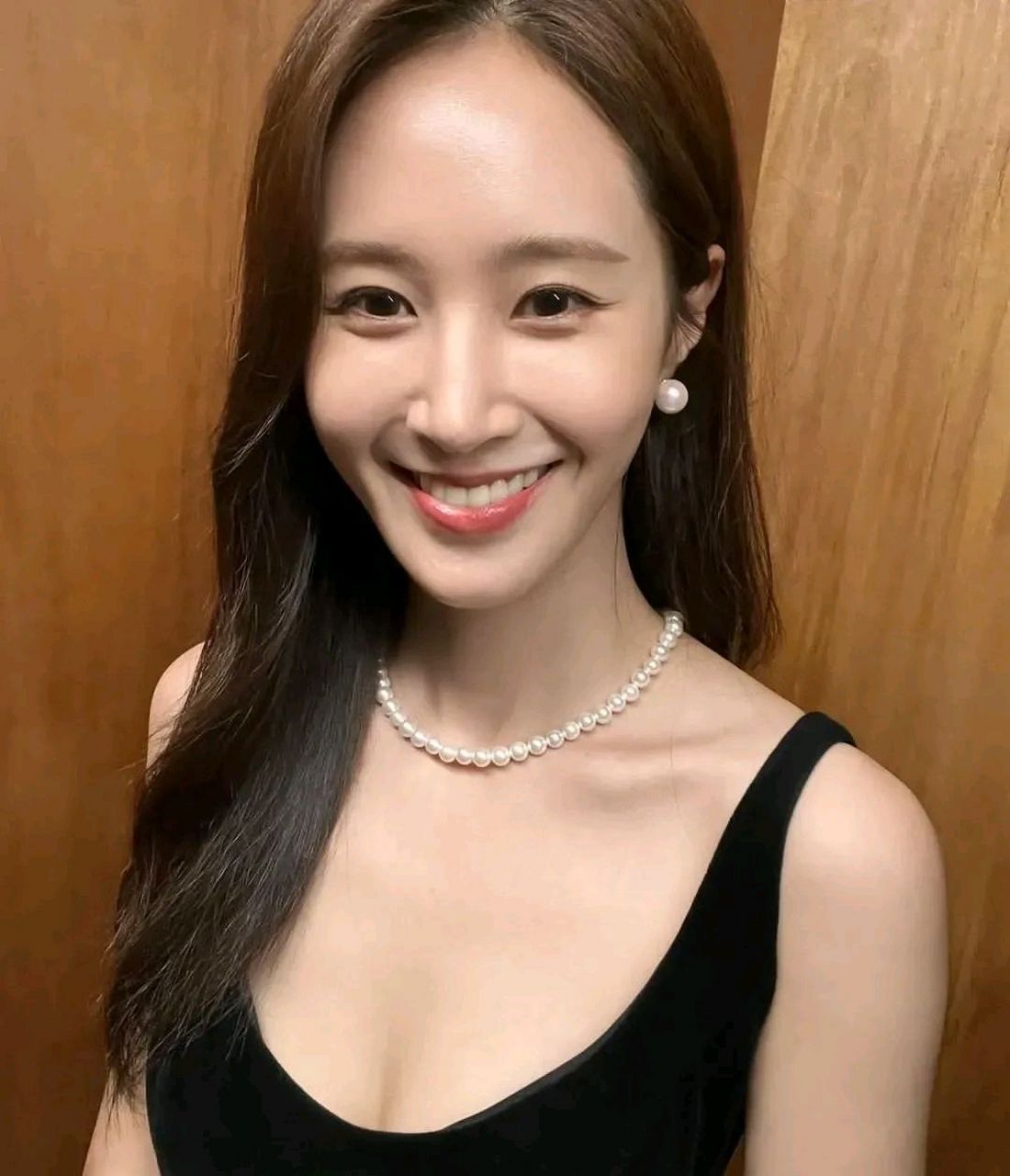 演员权侑莉在自己的instagram上上传了多张照片.