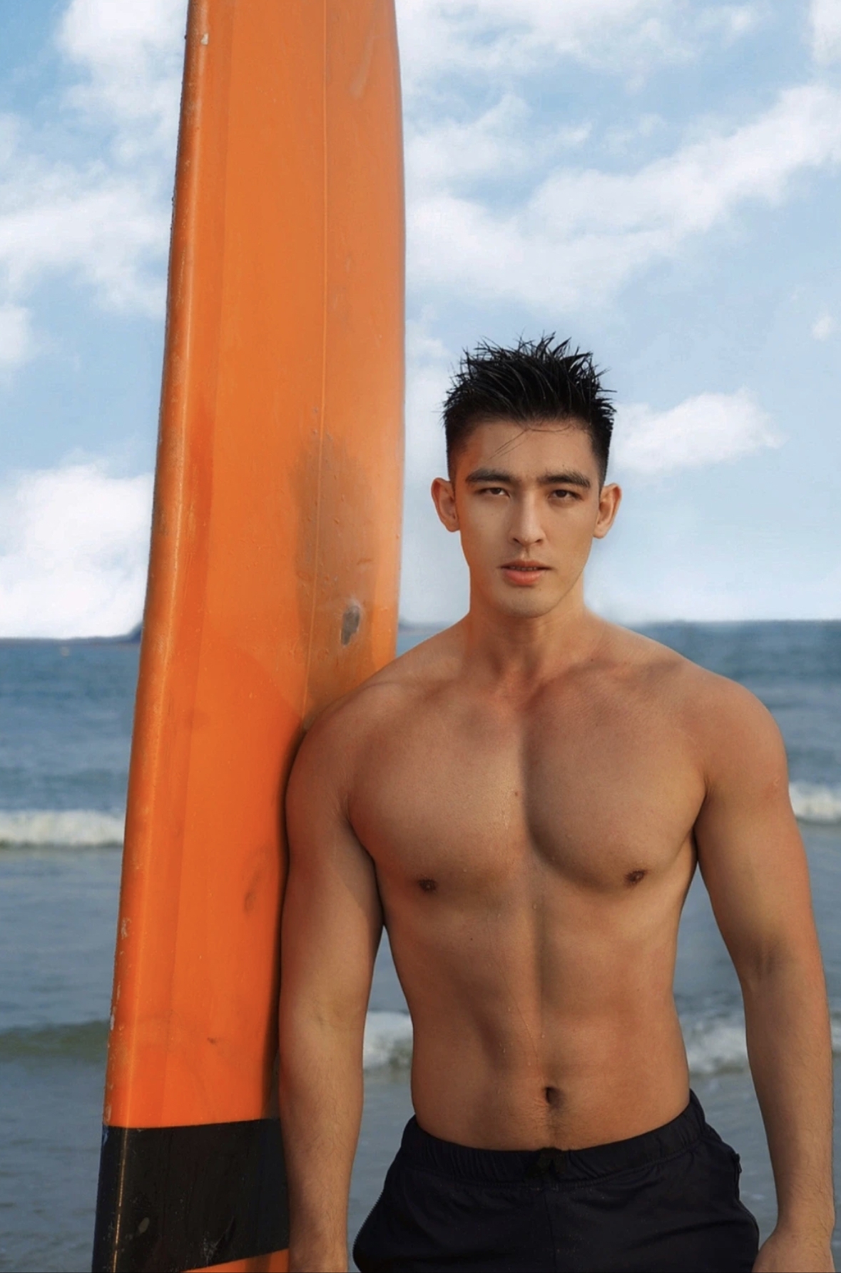 顶级天菜!肌肉男神毛若懿私照太欲了