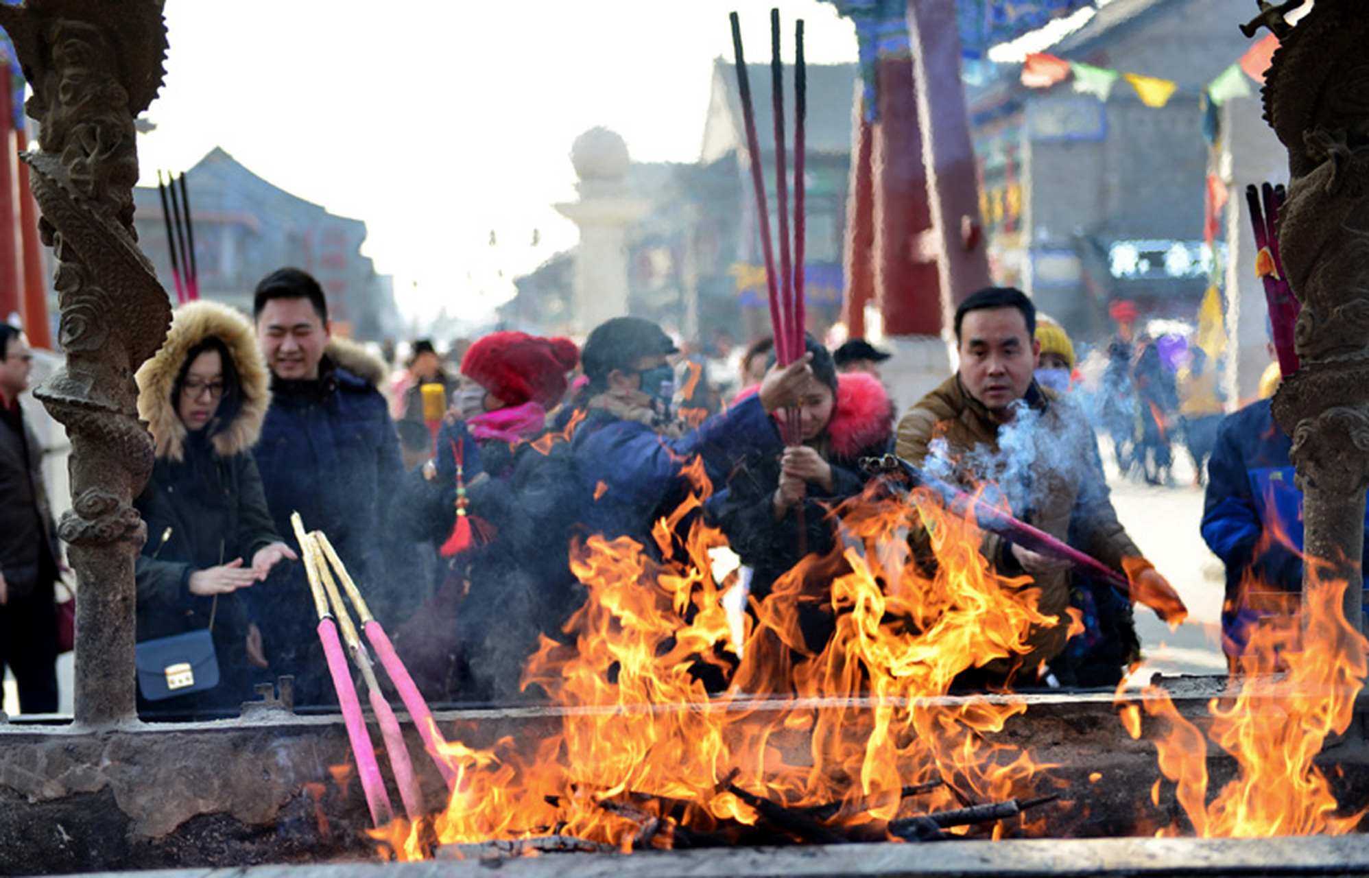 年輕人的第一柱香# 近期,各地旅遊市場火了,這是預料之中的.