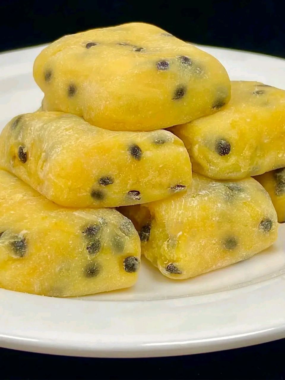 百香果麻薯是一道非常美味的早餐,它结合了百香果和麻薯的独特口感和