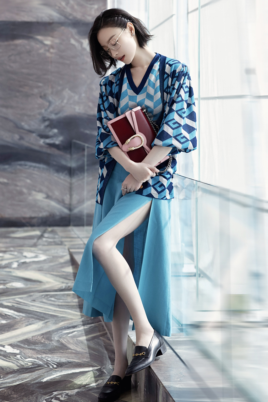 倪妮美腿合集,又白又滑[色][色]美爆了