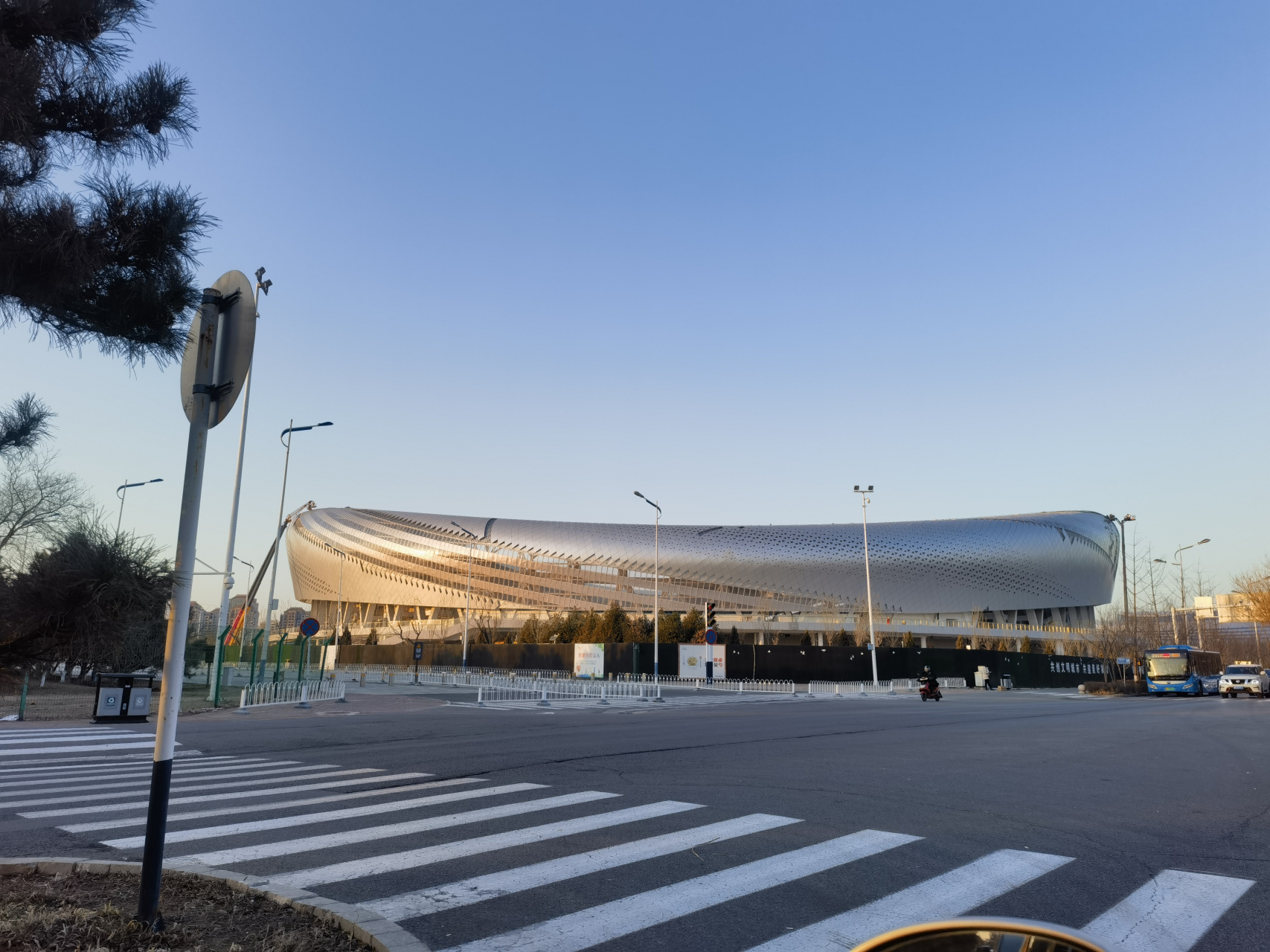 唐山新体育中心十分霸气,唐山新体育中心毗邻唐山南湖景区,总占地面积