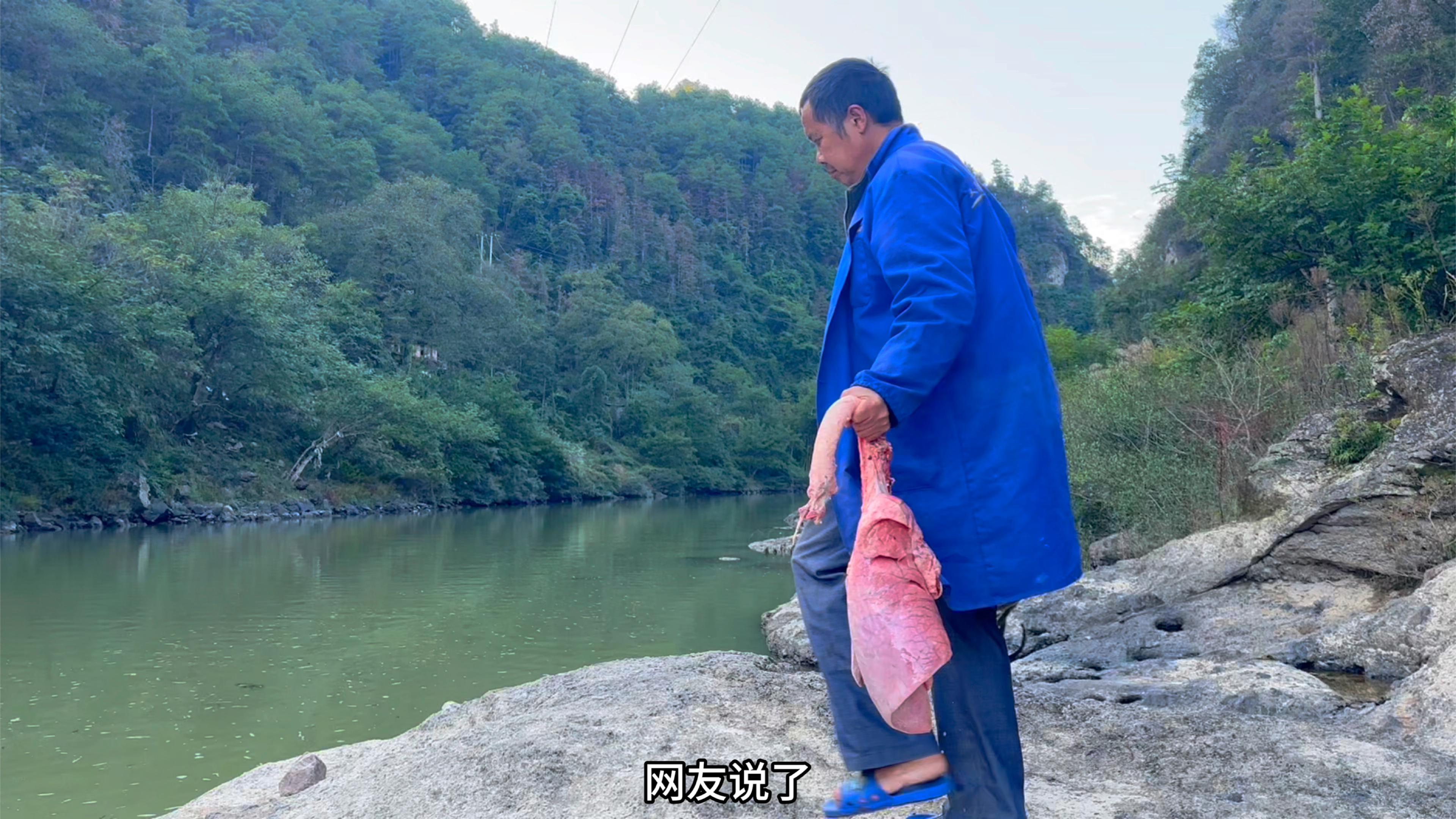 到底是什么东西在吐泡泡