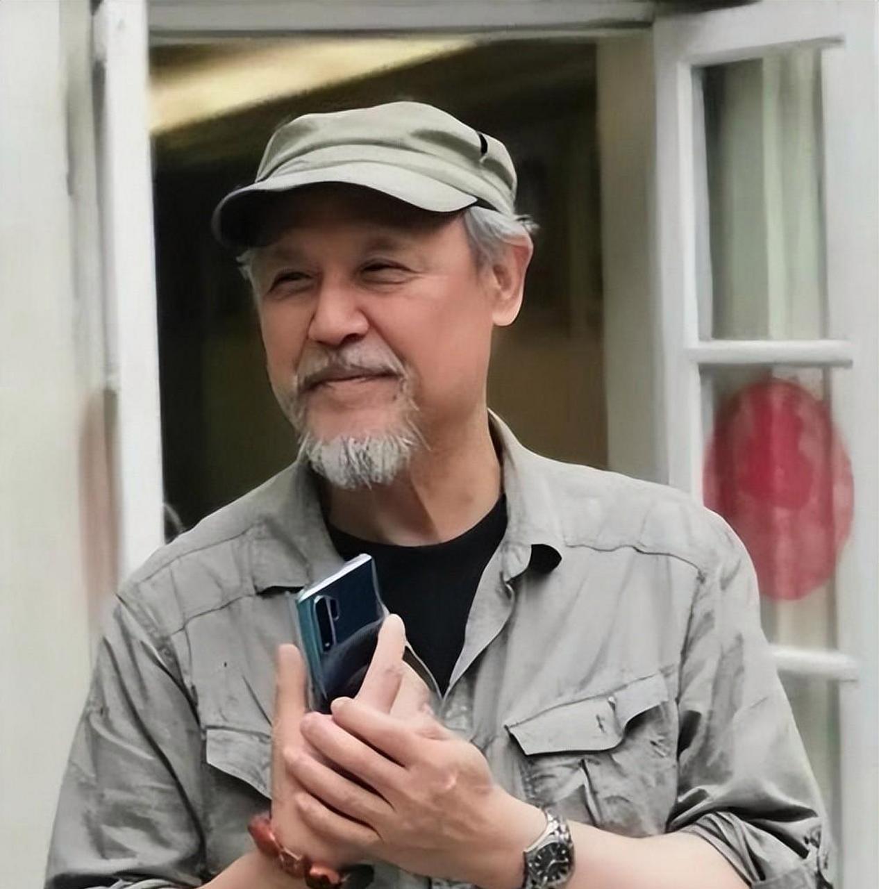 1981年达式常凭借电影《燕归来》赢得了百花奖最佳男演员奖