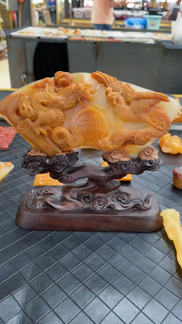精品云南黄龙玉摆件,大师精雕 龙凤呈祥