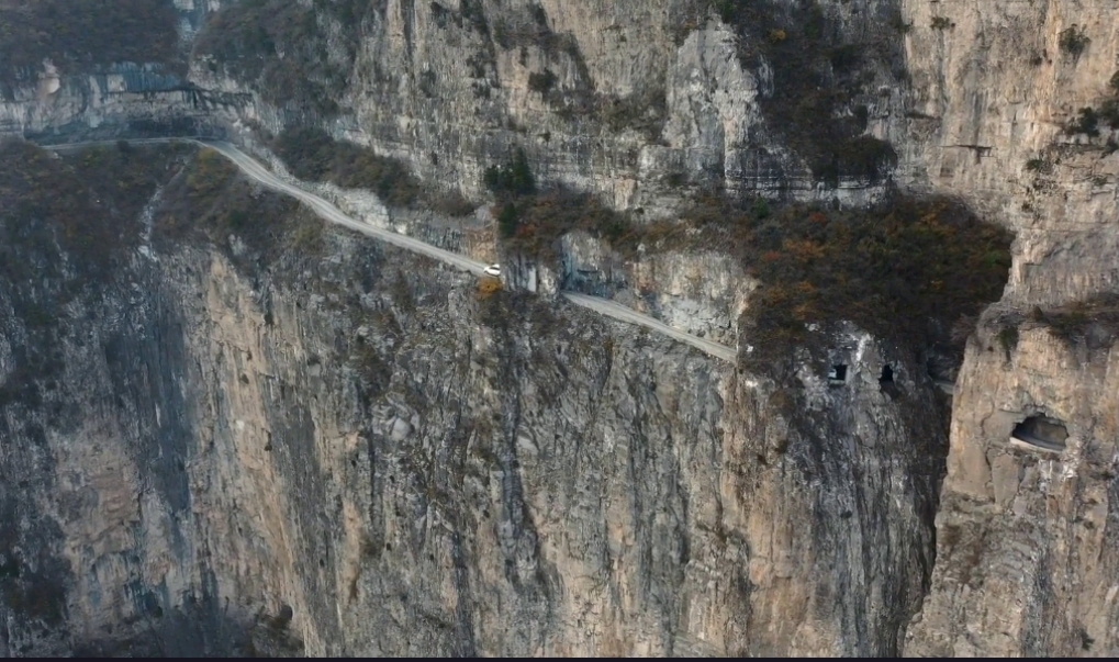 位于河南新乡的郭亮挂壁公路,它叫郭亮洞