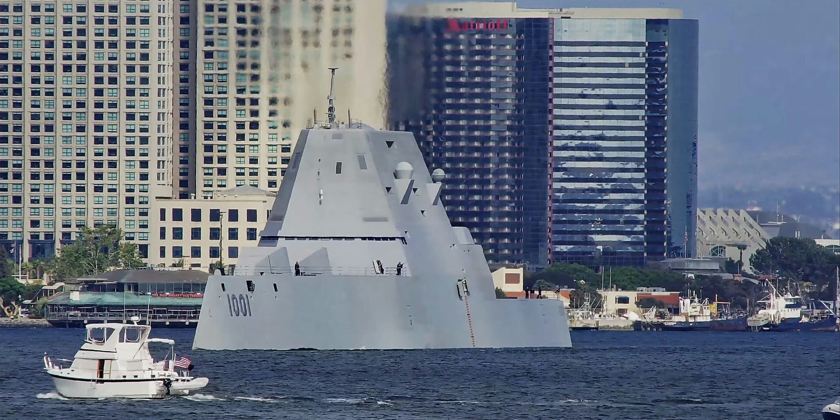 为什么说美国的朱姆沃尔特级驱逐舰因为太先进,反而被放弃?