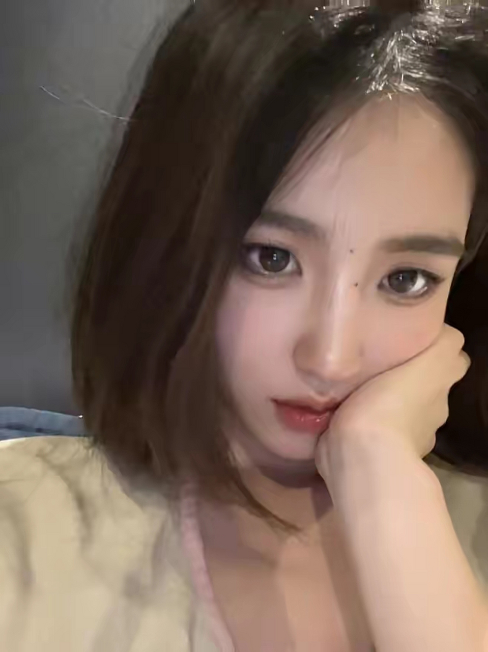 控诉吴秀波儿子吴瀚家暴的女生,正面照曝光  这位女生颜值很高,五官