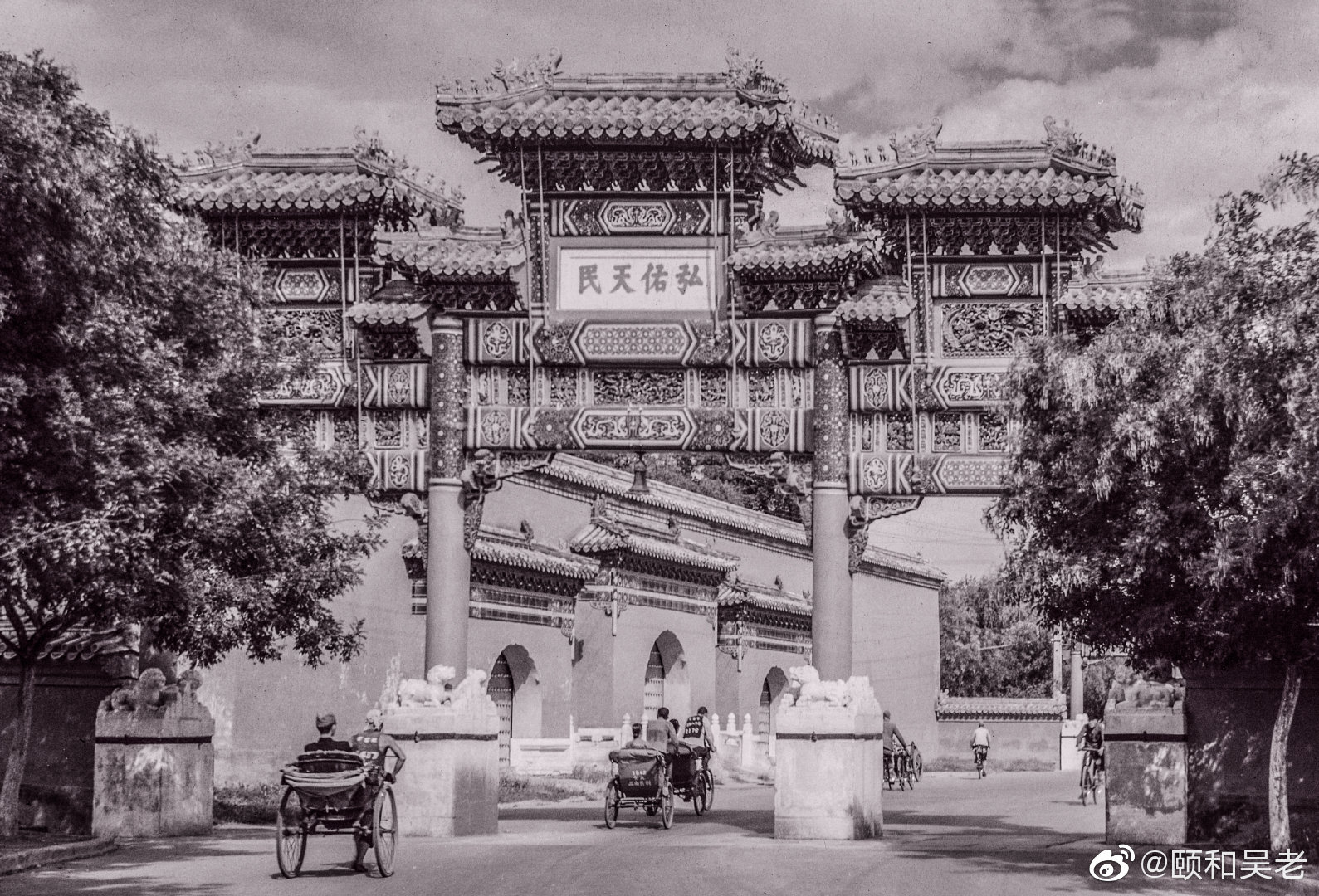 北京大高玄殿"弘佑天民"牌楼变化之谜