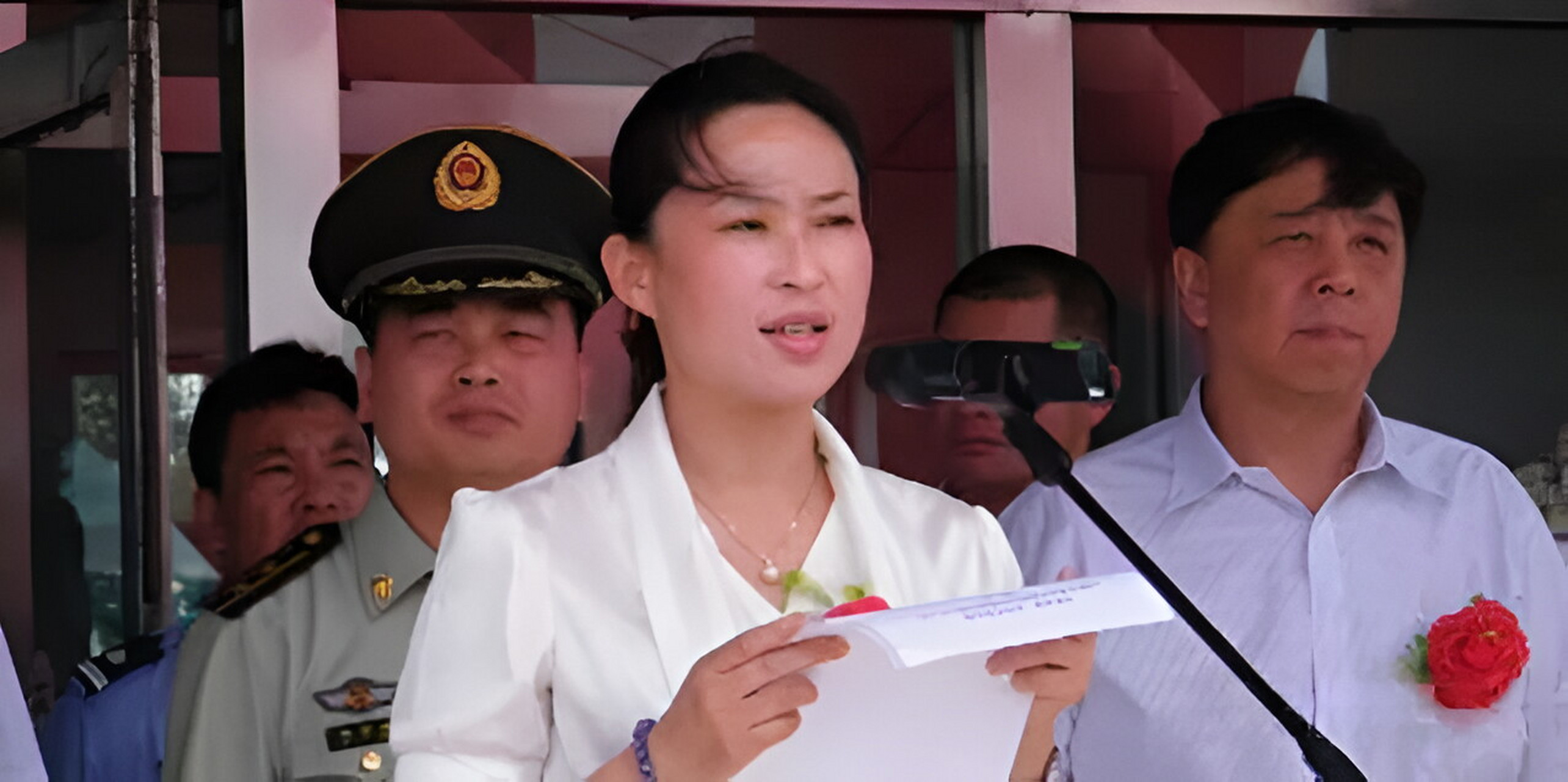 美女市长韩迎新,不仅会所点鸭子,家里淫用的震动棍堆成山!