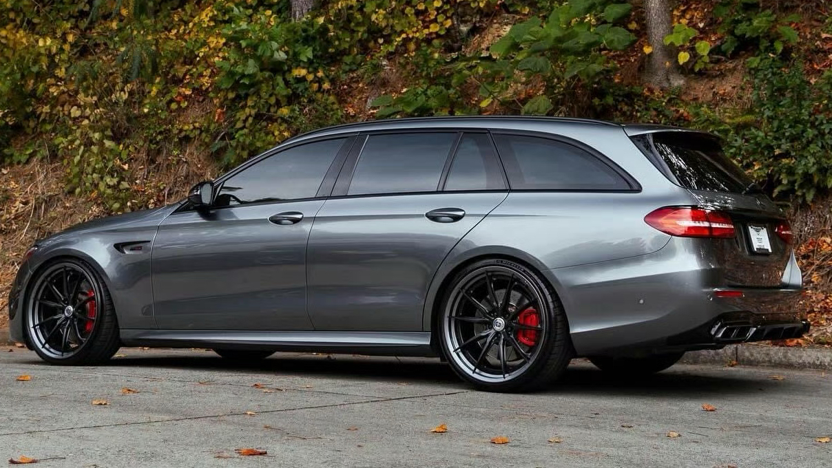 最好看的一代奔驰amg e63s旅行版,一公升燃油可跑10.989公里