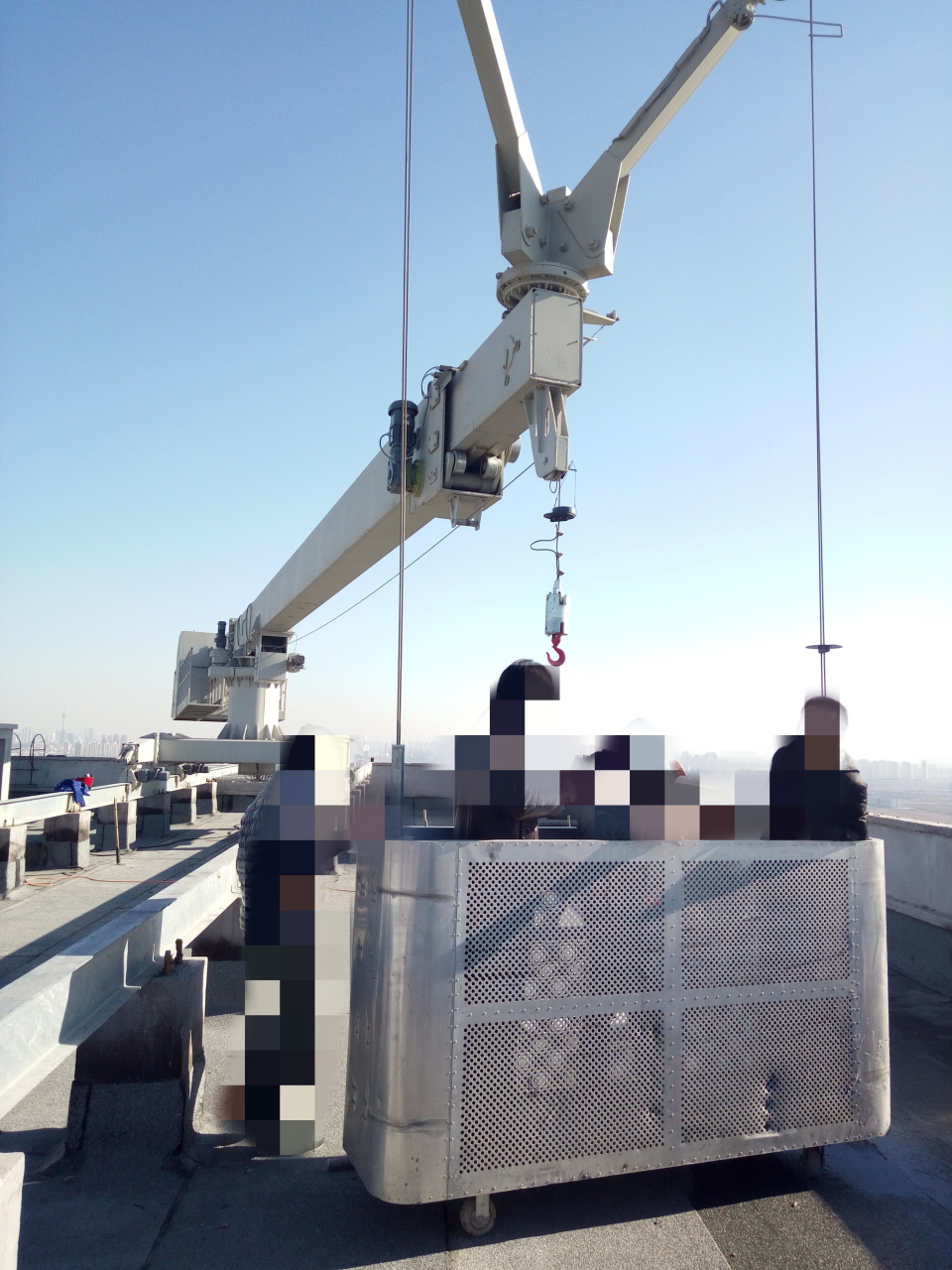 擦窗机 120米超高层框架核心筒结构楼顶的擦窗机