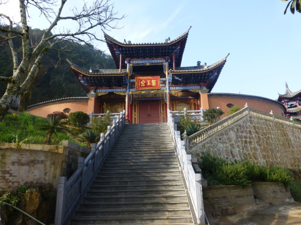 会理凉山飞来寺图片