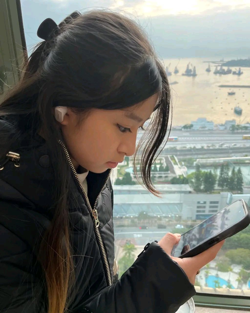 15岁"小巨肺"童星谭芷昀打扮太成熟?